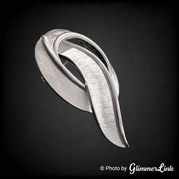 Vintage 60s Crown Trifari Modernist Ribbon Swirl Silver Tone Brooch - Picture 3 of 7